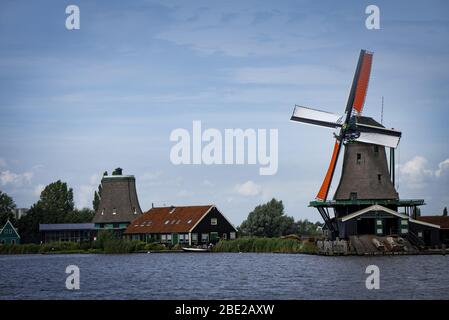 Amsterdam Zaandam. Niederlande. Europa. Waterland Bezirk die berühmte Gegend der Mühlen. Stockfoto