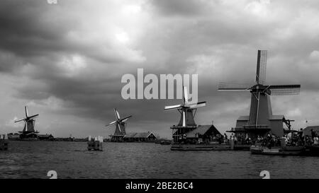 Amsterdam Zaandam. Niederlande. Europa. Waterland Bezirk die berühmte Gegend der Mühlen. Stockfoto