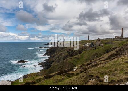 Die nördliche Küste Cornichs in der Nähe der Levant Mine, UNESCO-Weltkulturerbe, Penwith Peninsula, Cornwall, Großbritannien Stockfoto