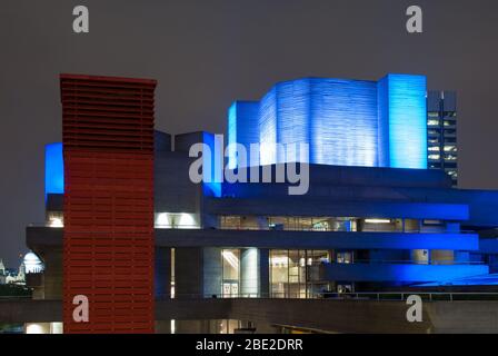 Rot der Schuppen Haworth Tomkins Royal National Theatre Denys Lasdun Stahlbeton Upper Ground, Bishop's, London SE1 von Sir Denys Lasdun Stockfoto