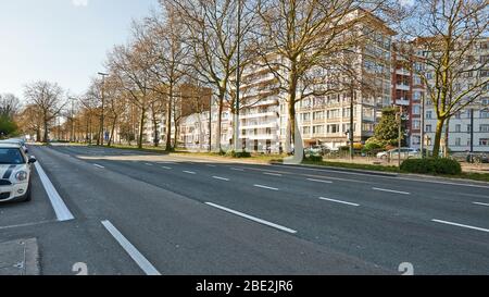 Brüssel, Belgien - 05. April 2020: Der Reyers Boulevard in Brüssel ohne Menschen und Auto während der Haftzeit. Stockfoto