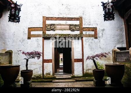 Eingang in Huang Xiuwens Großmeister Herrenhaus aus der Qianlong-Ära Luotiancun (Anyi alten Dorf), in der Nähe von Nanchang, Jiangxi Provinz Stockfoto