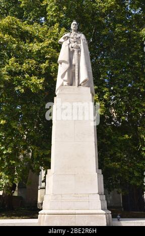 König George V Statue in Westminster, London, Großbritannien. Stockfoto