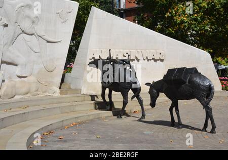 London, Großbritannien - 29. August 2019: Das Tierdenkmal im Krieg in der Park Lane, London Stockfoto