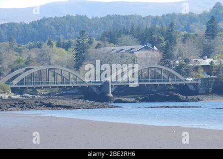 Kenmare Suspension Bridge, Kenmare, Co. Kerry mit Copyspace Stockfoto