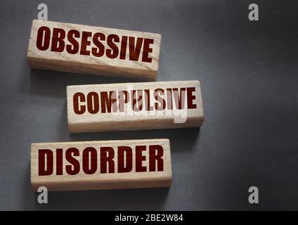 Zwangsstörung Wörter auf Holzblöcken. Psychiatrie psychologisches Problem Konzept, OCD Stockfoto