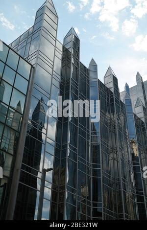 Das PPG Industries Gebäude an einem PPG Ort in der Innenstadt von Pittsburgh, Pennsylvania, USA. Stockfoto