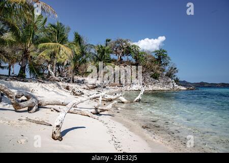 Blick auf den Strand von Malcapuya auf den Philippinen Stockfoto