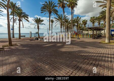 Las Americas,Tenerife, Spaine 21. März 2020: Ruhige, verlassene Straßen des beliebtesten und überfüllten Touristenorts der Kanarischen Inseln. Isolierung Stockfoto