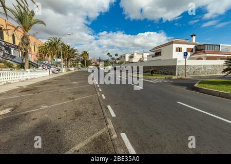 Las Americas,Tenerife, Spaine 21. März 2020: Ruhige, verlassene Straßen des beliebtesten und überfüllten Touristenorts der Kanarischen Inseln. Isolierung Stockfoto