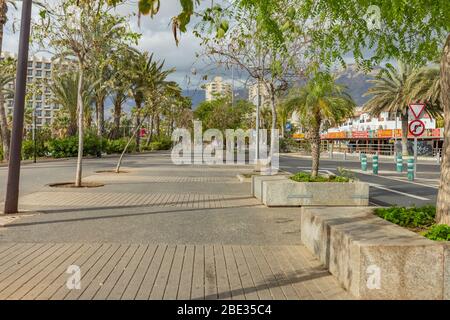 Las Americas,Tenerife, Spaine 21. März 2020: Ruhige, verlassene Straßen des beliebtesten und überfüllten Touristenorts der Kanarischen Inseln. Isolierung Stockfoto