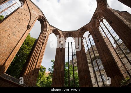 Die Ruinen der Franziskaner-Klosterkirche an der Klosterstraße in Berlin. Die Kirche wurde im Zweiten Weltkrieg bombardiert Stockfoto