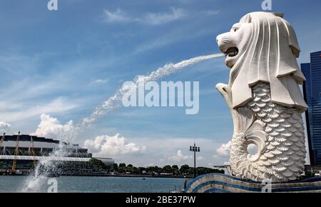 Brunnen des Merlion, das Symbol von Singapur - Fuente del Merlion, el símbolo de Singapur Stockfoto