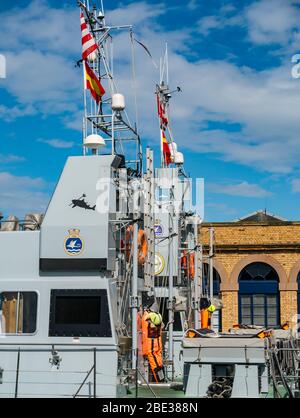 HMS Biter & HMS Archer P2000-Typ britische Royal Navy Patrouille und Trainingsschiffe in Leith Harbour, Edinburgh, Schottland, Großbritannien Stockfoto