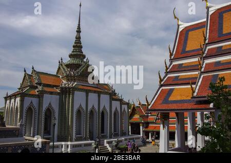 Bangkok, Thailand - 25. juli 2010: Phra Wiharn Yod im Tempel des Smaragd-Buddha in Bangkok Stockfoto