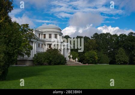 Sankt-Peterburg, Russland - 17. September 2017: Elaginoostrovsky Palast auf der Insel Elagin in St. Petersburg Stockfoto