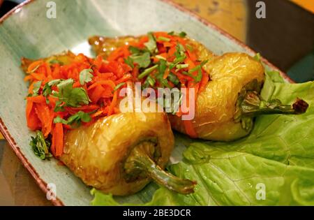 Nahaufnahme heiße und aromatische armenische gefüllte Chilischoten mit selektivem Fokus Stockfoto
