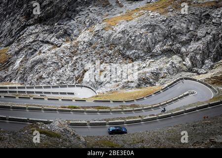 Der Zugang zum Stilfserjoch mit seinen vielen Kehren, Italien. Stockfoto