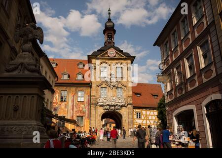 Das Alte Rathaus an der Oberen Brücke im Zentrum von Bamberg, Oberfranken, Bayern, Deutschland. Stockfoto