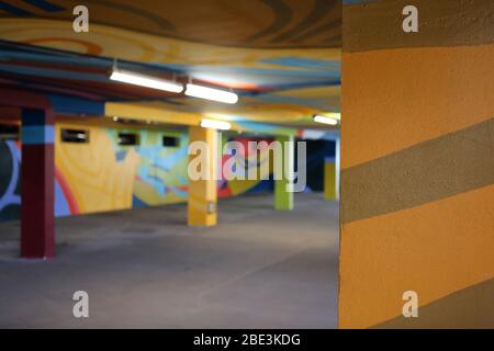 Parken im Souterrain. Saint-Gervais-les-Bains. Haute-Savoie. Frankreich. Stockfoto