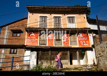 Nepal, Tanahun, Bandipur, Haus; Straße, Gebäude, Dorf, Leute, Kind, Spaziergang, Schule, Junge, Kommunismus Stockfoto