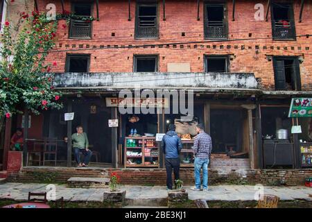 Nepal, Tanahun, Bandipur, Geschäft, Verkäufer, Markt, Leute, Freund, Haus, Straße, Dorf Stockfoto