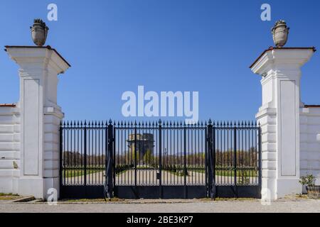 Wien, wegen COVID-19 geschlossener Bundesgarten Augarten // Wien, öffentlicher Park Augarten aufgrund COVID-19 geschlossen Stockfoto