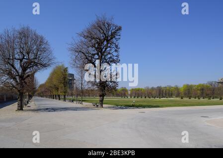 Wien, wegen COVID-19 geschlossener Bundesgarten Augarten // Wien, öffentlicher Park Augarten aufgrund COVID-19 geschlossen Stockfoto