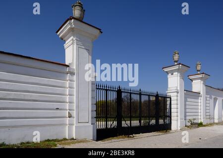 Wien, wegen COVID-19 geschlossener Bundesgarten Augarten // Wien, öffentlicher Park Augarten aufgrund COVID-19 geschlossen Stockfoto