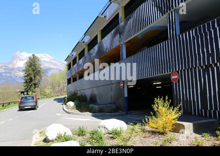 Parkplatz im Souterrain. Saint-Gervais-les-Bains. Haute-Savoie. Frankreich. Stockfoto