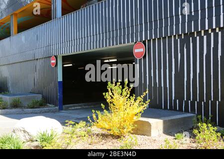 Parkplatz im Souterrain. Saint-Gervais-les-Bains. Haute-Savoie. Frankreich. Stockfoto