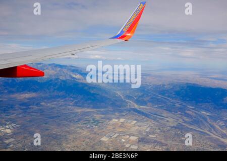 Southwest Airlines Boeing 737 auf dem Weg zum Los Angeles International Airport. Stockfoto