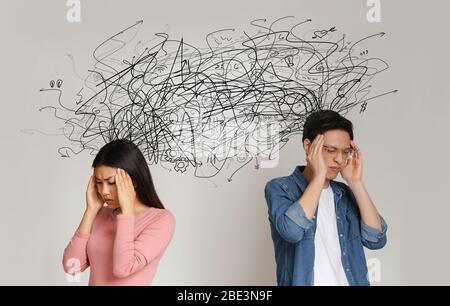 Asiatisch junge Paar mit Mess in ihre Köpfe Stockfoto