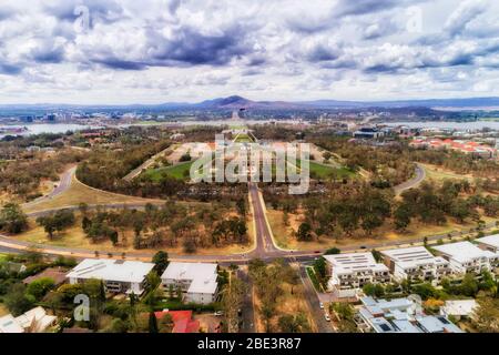 Das Parlamentsgebäude des australischen bundesstaates befindet sich auf dem Hügel in Canberra - dem Gebiet der australischen Hauptstadt. Stockfoto