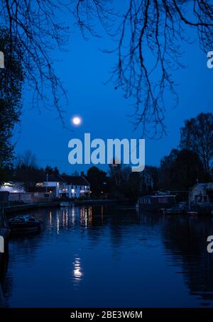 Sonnenuntergang rund um River Green, Thorpe St Andrew, Norwich, Norfolk Stockfoto