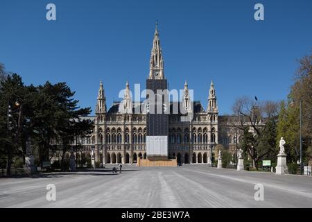 Wien, wegen COVID-19 menschenleerer Rathausplatz // Wien, verlassene Rathausplatz aufgrund COVID-19 Stockfoto