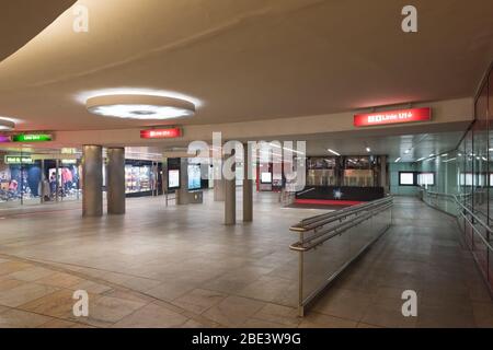 Wien, U-Bahn-Station Karlsplatz // Wien, U-Bahn-Station Karlsplatz Stockfoto