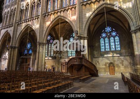 Metz, Frankreich - 31. August 2019: Innenansicht der Kathedrale Saint Etienne oder der Kathedrale Saint Stephen in Metz, Lothringen, Frankreich Stockfoto