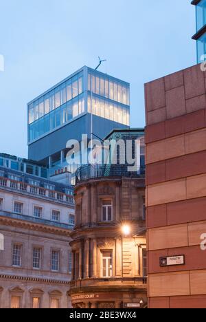 Steel & Glass Rothschild Hauptsitz Rothschild Bank, New Court, St Suninnerhalb's Lane, London EC4N 8AL von OMA Architects Rem Koolhaas Stockfoto
