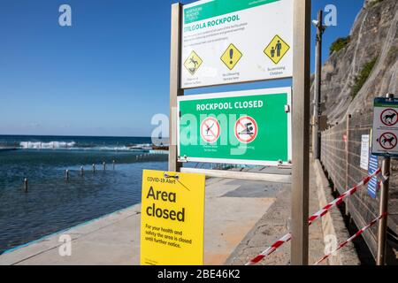 Bilgola Beach Sydney, Australien. Ostersonntag 12. April 2020. Die Zahl der Todesopfer in Australien beträgt 57, die Einwohner von Sydney haben die Anforderungen für den Aufenthalt zu Hause erfüllt, die Pools am Strand sind geschlossen, die offenen Strände werden genutzt, um eine kleine Anzahl von Bewohnern zu Fuß, joggen oder surfen zu gehen. Credit Martin Berry/Alamy Live News Stockfoto