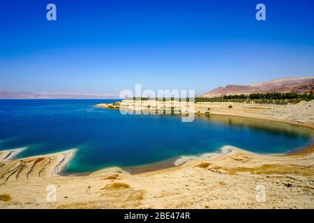 Jordan, Blick über das tote Meer. Wunderschöne Landschaft mit im Hintergrund die Küste. Stockfoto