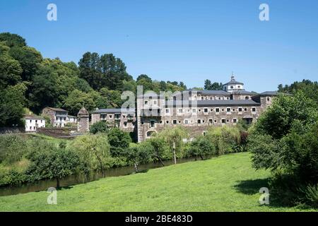 Spanien, Galicien, Samos, Lugo, Camino de Santiago, der Jakobsweg. Kloster von San Xulian de Samos, aktive Benediktinerkloster in der s gegründet Stockfoto