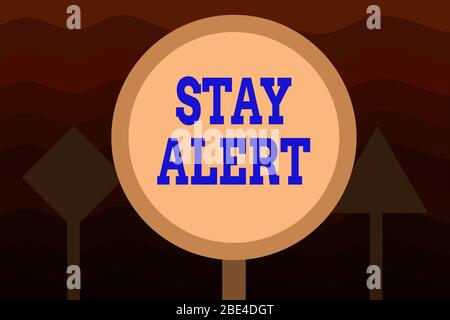 Handschriftentext bleibt aufmerksam. Konzeptfoto volle Aufmerksamkeit auf die Dinge in der Umgebung zahlen schnell zu sehen oder zu verstehen drei leere Sicherheitsschilder ein Blick Stockfoto