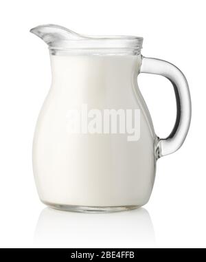 Milch in Glaskanne Stockfoto