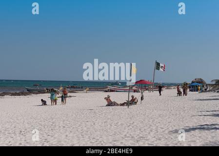 Touristen am Paradise Beach in Tulum, Yucatan Peninsula, Mexiko Stockfoto