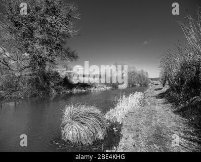 Schwarz-Weiß-Landschaft, Oakhill Down Lock, North Wessex Downs, Kennet und Avon Canal, Froxfield, Wiltshire, England, Großbritannien, GB. Stockfoto