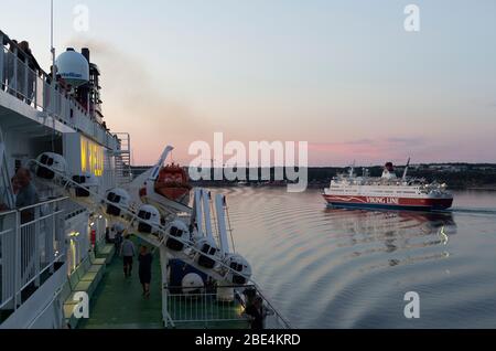 Die Fähre Rosella der Viking Line kommt in Mariehamn auf den Ålands Inseln an. Stockfoto