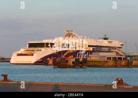 Die Ro/Pax Fähre Superspeed 1 im Abendlicht in Hirtshals. Stockfoto