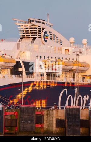 Die Ro/Pax Fähre Superspeed 1 im Abendlicht in Hirtshals. Stockfoto