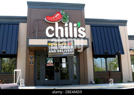 11. April 2020, San Bernardino, CA, USA: LOS ANGELES - APR 11: Chilli's auf COVID-19 in der Hospitality Lane am 11. April 2020 in San Bernardino, CA (Foto: © Kay Blake/ZUMA Wire) Stockfoto